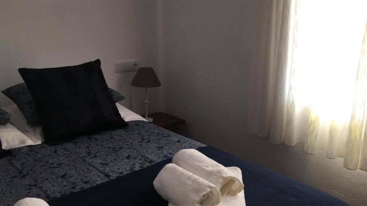 4 Persoons Bungalow Met Gemeenschappelijk Zwembad Teulada Eksteriør billede